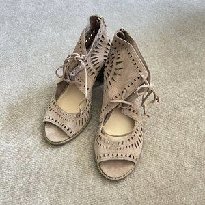 Vince Camuto Womens Tarita Brown Peep Toe Cut Out Lace Up Sandal Size 7 B Sample